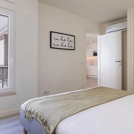 1bdr Modern With Pool By Lovelystay Daire Peniche