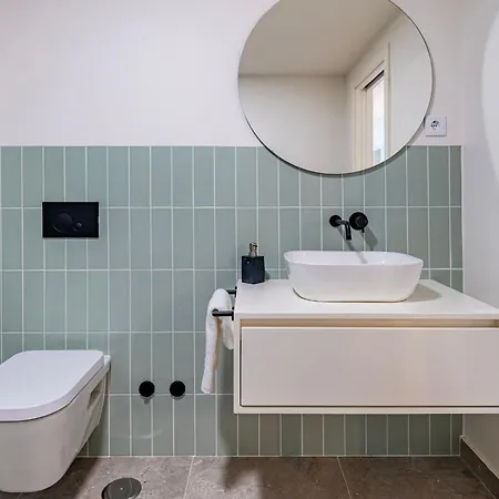 Daire 1bdr Modern With Pool By Lovelystay