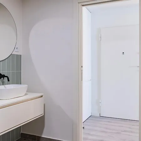 1bdr Modern With Pool By Lovelystay